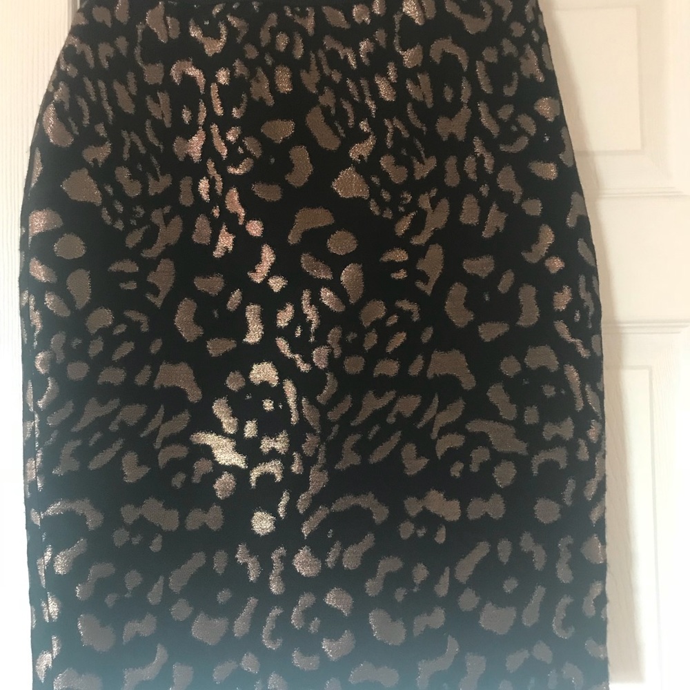Ann Taylor gold brocade animal print skirt  size 8